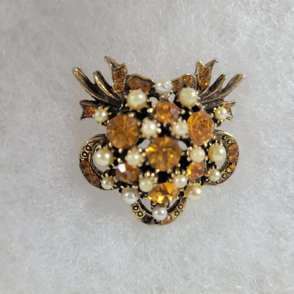Vintage Gold Tone Pearl & Faux Crystal Feminine Classic Floral Brooch